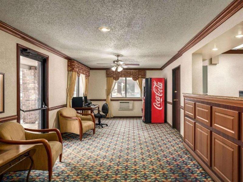 Comfort Inn Detroit - Troy Clawson Экстерьер фото